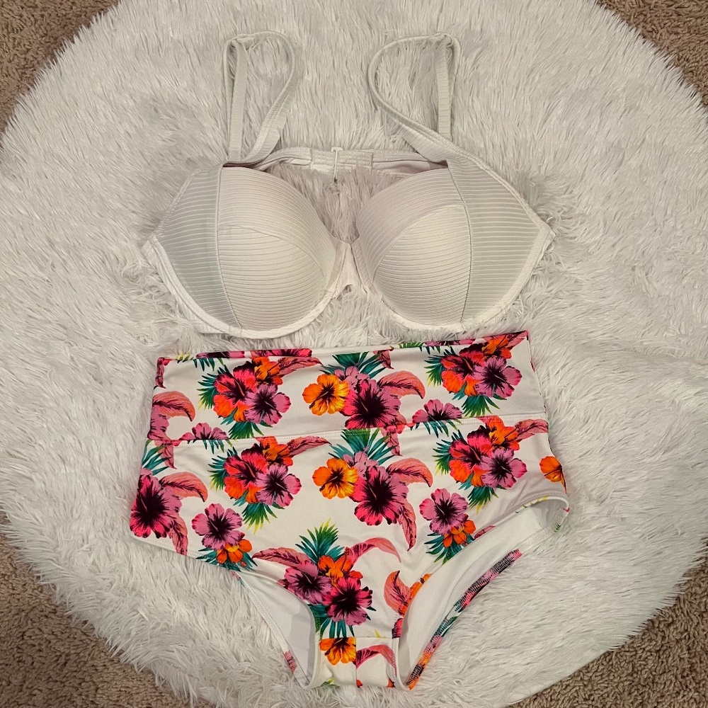 NWT Victorias Secret Pink Swim Suit/Bikini | Size L/XL | White/Floral Tropical